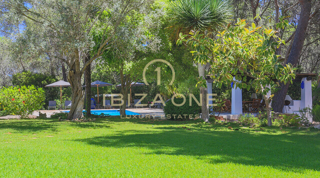 Finca originale rénovée dans le style Blakstad avec maison d'hôtes près d'Ibiza avec vue sur la mer et Dalt Vila à vendre, Ibiza - Finca originale rénovée dans le style Blakstad avec maison d'hôtes près d'Ibiza avec vue sur la mer et Dalt Vila à louer, Ibiza