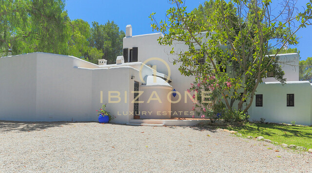 Original-Finca im Blakstad-Stil renoviert mit Gästehaus in der Nähe von Ibiza mit Blick auf das Meer und Dalt Vila zu verkaufen, Ibiza - Original-Finca im Blakstad-Stil renoviert mit Gästehaus in der Nähe von Ibiza mit Blick auf das Meer und Dalt Vila zu vermieten, Ibiza