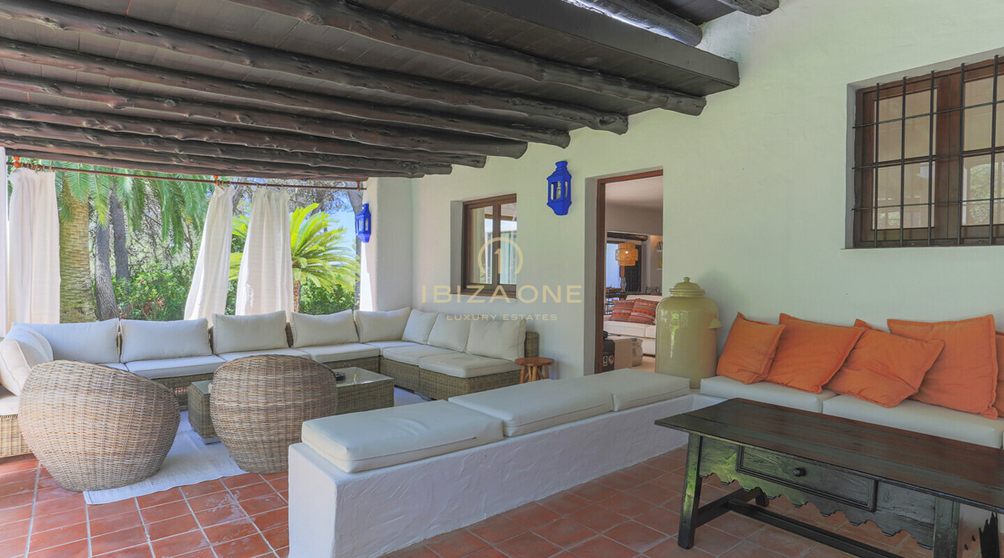 Originele finca gerenoveerd in Blakstad-stijl met gastenverblijf vlakbij Ibiza met uitzicht op zee en Dalt Vila te koop, Ibiza - Originele finca gerenoveerd in Blakstad-stijl met gastenverblijf vlakbij Ibiza met uitzicht op zee en Dalt Vila te huur, Ibiza