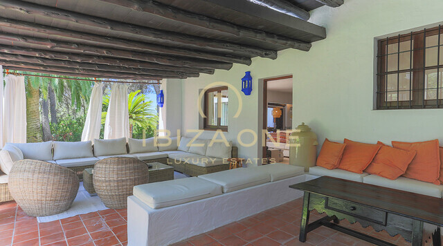 Original-Finca im Blakstad-Stil renoviert mit Gästehaus in der Nähe von Ibiza mit Blick auf das Meer und Dalt Vila zu verkaufen, Ibiza - Original-Finca im Blakstad-Stil renoviert mit Gästehaus in der Nähe von Ibiza mit Blick auf das Meer und Dalt Vila zu vermieten, Ibiza