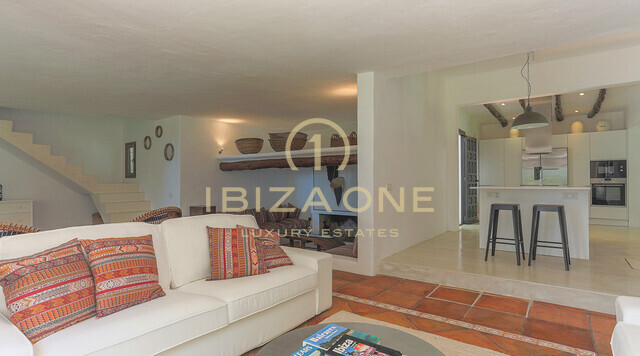 Originele finca gerenoveerd in Blakstad-stijl met gastenverblijf vlakbij Ibiza met uitzicht op zee en Dalt Vila te koop, Ibiza - Originele finca gerenoveerd in Blakstad-stijl met gastenverblijf vlakbij Ibiza met uitzicht op zee en Dalt Vila te huur, Ibiza