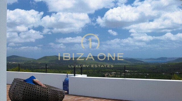 فيلا فاخرة حديثة مكونة من 5 غرف نوم وإطلالات رائعة على البحر للإيجار في إيبيزا - فيلا فاخرة حديثة مكونة من 5 غرف نوم وإطلالات رائعة على البحر للبيع في إيبيزا