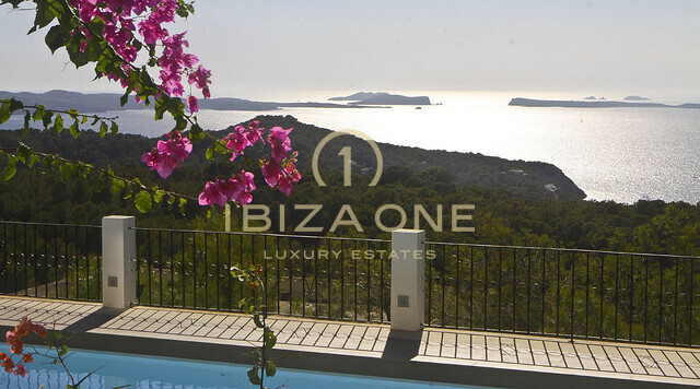 Villa méditerranéenne avec vue à 180º sur la mer, les îles de Conejeras, S'Esparta et Cala Salada à vendre, Ibiza - Villa méditerranéenne avec vue à 180º sur la mer, les îles de Conejeras, S'Esparta et Cala Salada à louer, Ibiza