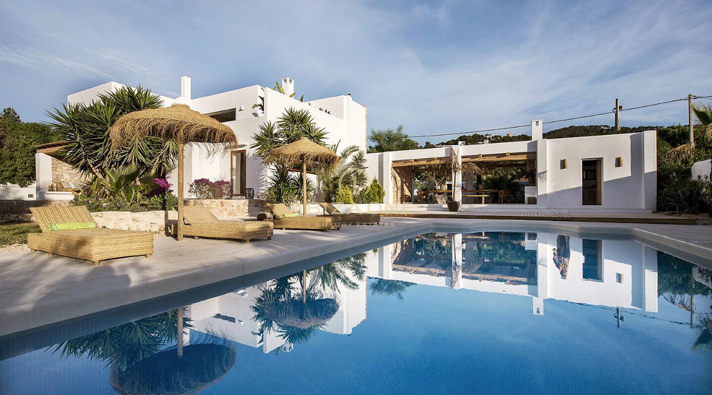 Villa de lujo recién reformada con vistas al mar en venta, Ibiza - Villa de lujo recién reformada con vistas al mar en alquiler, Ibiza