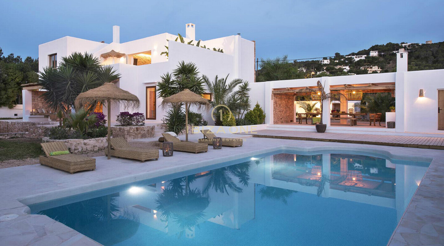 Villa de lujo recién reformada con vistas al mar en venta, Ibiza - Villa de lujo recién reformada con vistas al mar en alquiler, Ibiza