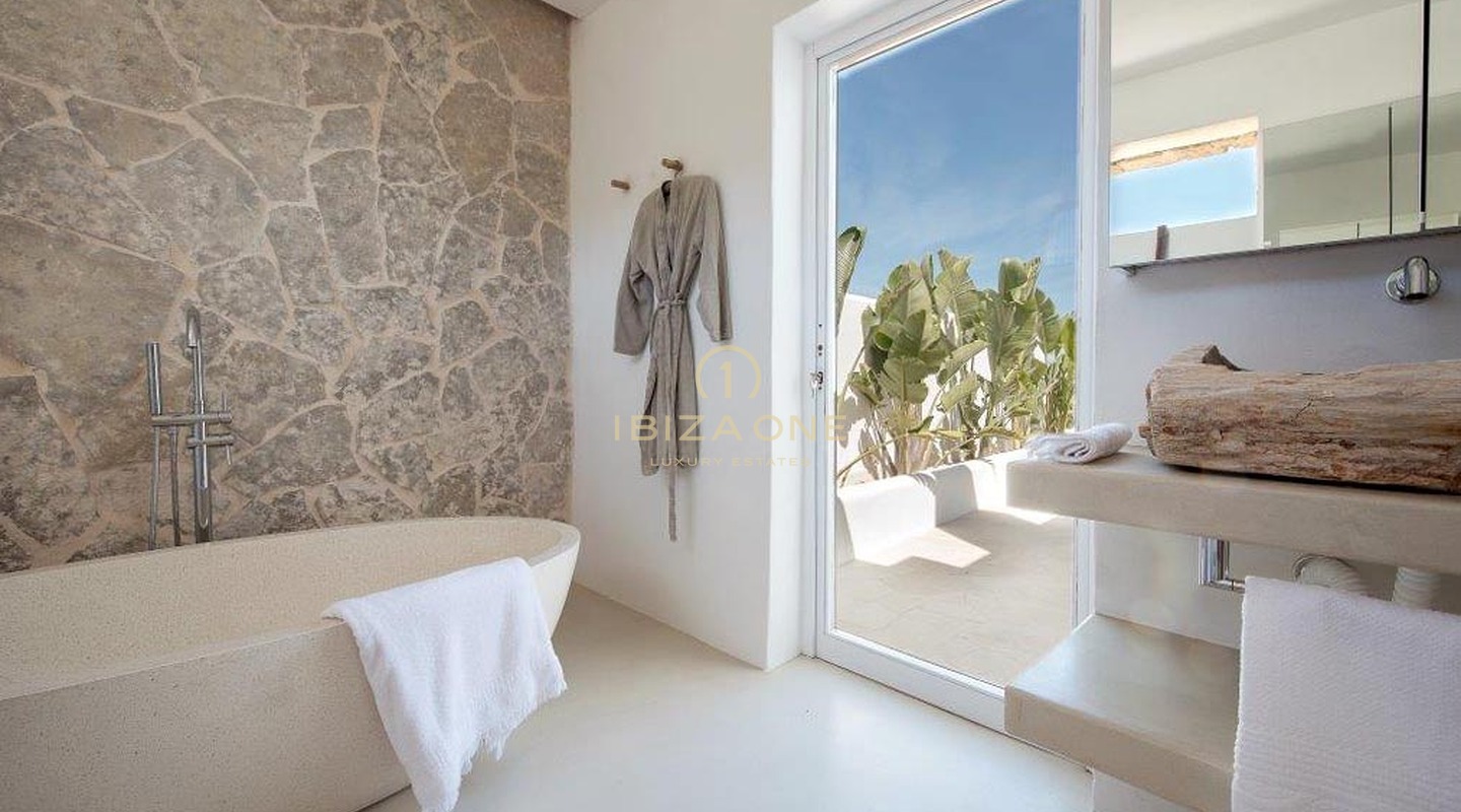 Luxe, onlangs gerenoveerde villa met zeezicht te koop, Ibiza - Luxe, onlangs gerenoveerde villa met zeezicht te huur, Ibiza