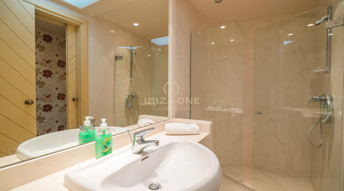 Villa en première ligne de mer avec coucher de soleil toute l'année à vendre, Ibiza - Villa en première ligne de mer avec coucher de soleil toute l'année à louer, Ibiza