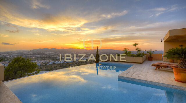 Can Rimbau: Luxuriöse Villa auf Ibiza mit Blick auf Ibiza-Stadt und das Meer zu verkaufen, in der Nähe des Hafens und Jesus, Ibiza - Can Rimbau: Luxuriöse Villa auf Ibiza mit Blick auf Ibiza-Stadt und das Meer zu vermieten, in der Nähe des Hafens und Jesus, Ibiza