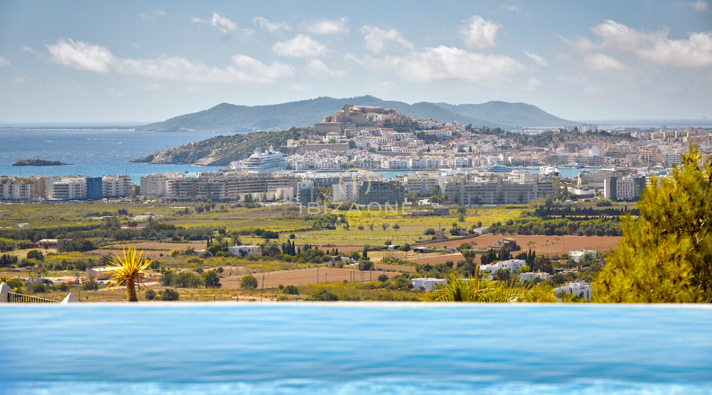 Can Rimbau: Luxe villa op Ibiza met uitzicht op Ibiza-stad en de zee te koop vlakbij de haven en Jesus, Ibiza - Can Rimbau: Luxe villa op Ibiza met uitzicht op Ibiza-stad en de zee te huur vlakbij de haven en Jesus, Ibiza