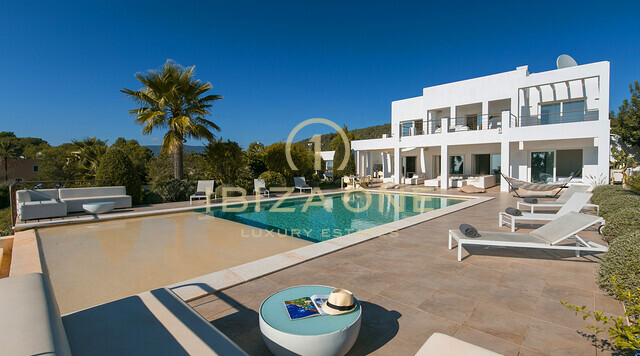 Villa de luxe avec vue sur la mer à louer à Cala Jondal, Ibiza