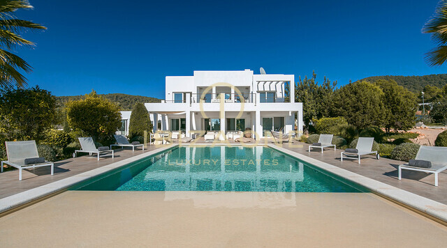 Villa de lujo con vistas al mar en Cala Jondal en alquiler, Ibiza