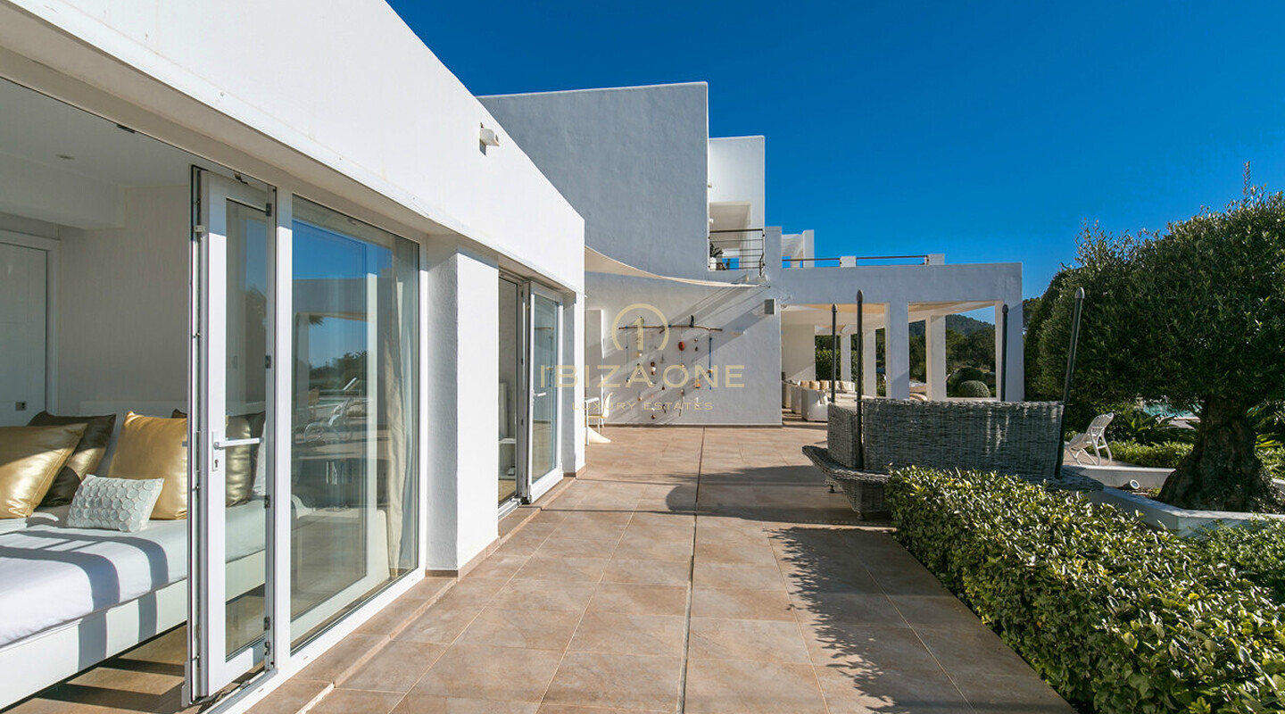 Villa di lusso con vista mare in affitto a Cala Jondal, Ibiza
