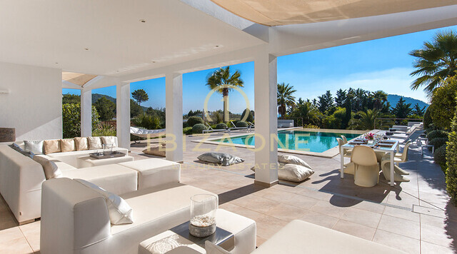Villa de luxe avec vue sur la mer à louer à Cala Jondal, Ibiza