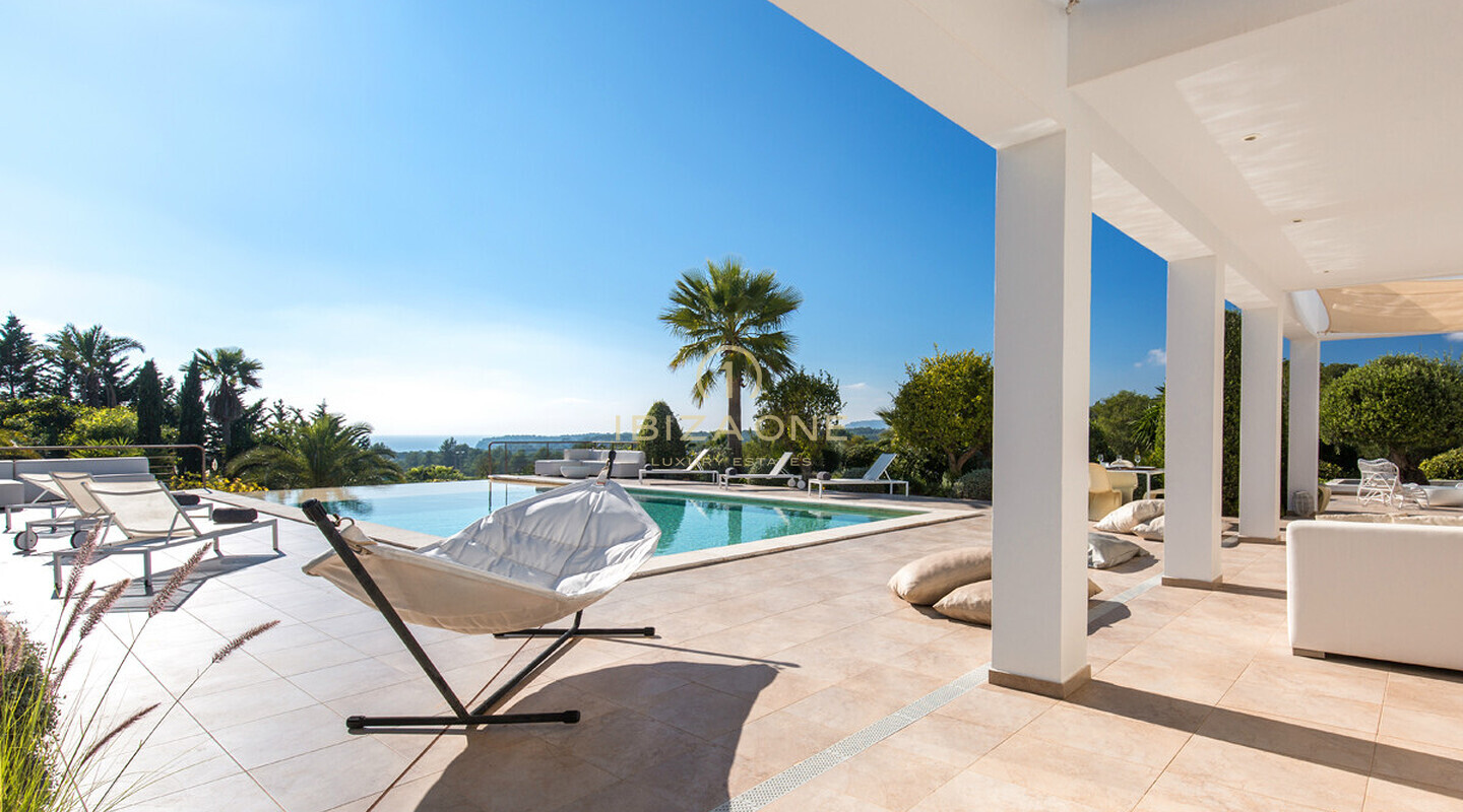 Villa di lusso con vista mare in affitto a Cala Jondal, Ibiza