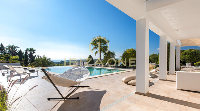 Villa di lusso con vista mare in affitto a Cala Jondal, Ibiza