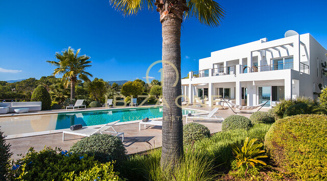 Villa de luxe avec vue sur la mer à louer à Cala Jondal, Ibiza