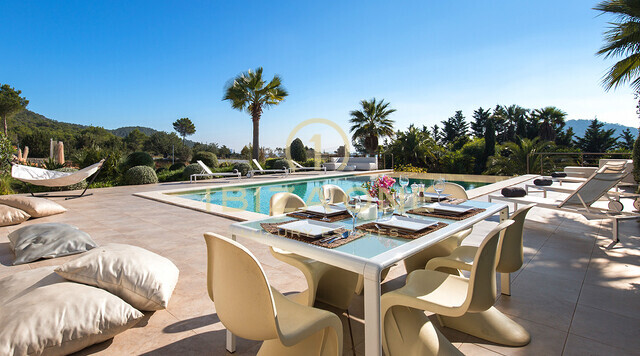 Villa di lusso con vista mare in affitto a Cala Jondal, Ibiza