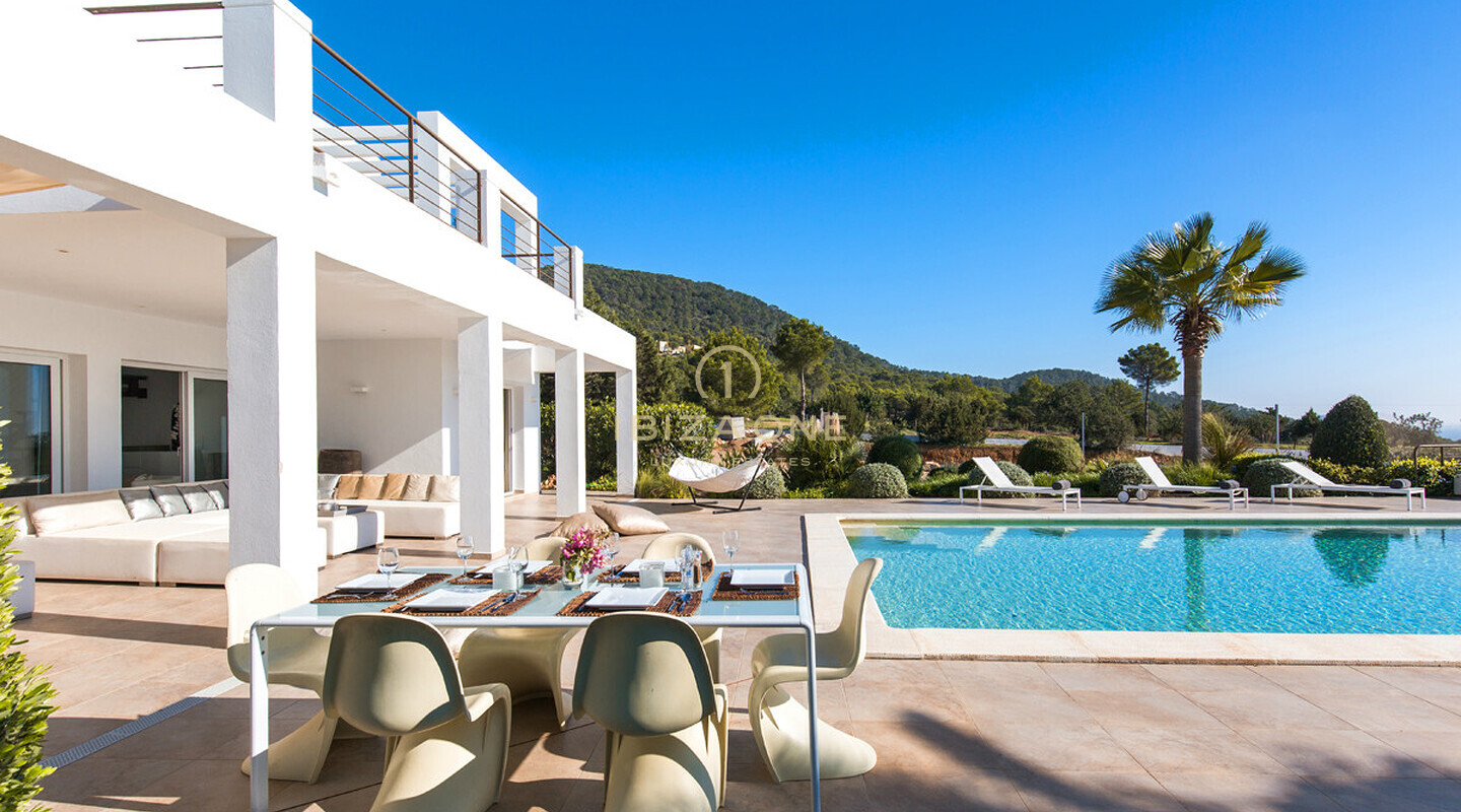 Villa de luxe avec vue sur la mer à louer à Cala Jondal, Ibiza