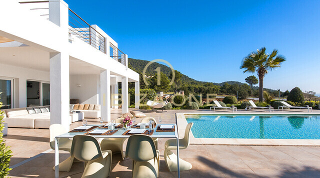 Villa de lujo con vistas al mar en Cala Jondal en alquiler, Ibiza