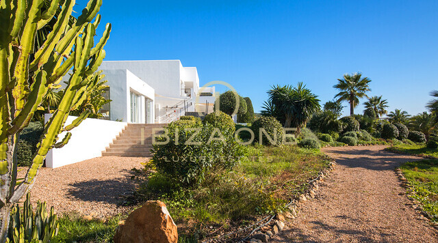 Villa de lujo con vistas al mar en Cala Jondal en alquiler, Ibiza