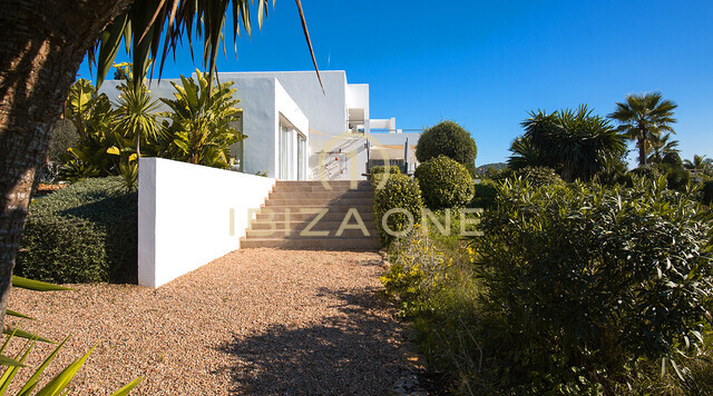 Villa di lusso con vista mare in affitto a Cala Jondal, Ibiza