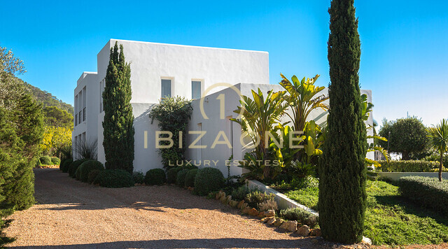 Luxuriöse Villa mit Meerblick in der Cala Jondal zu vermieten, Ibiza