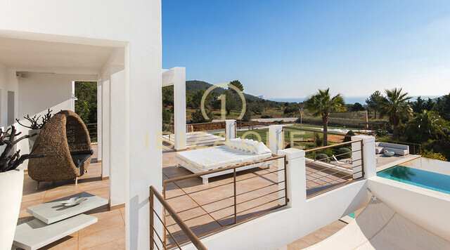 Villa de lujo con vistas al mar en Cala Jondal en alquiler, Ibiza