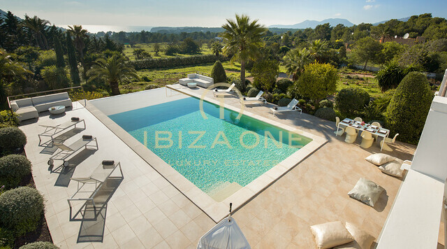 Villa de lujo con vistas al mar en Cala Jondal en alquiler, Ibiza