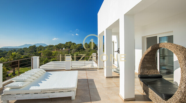 Luxuriöse Villa mit Meerblick in der Cala Jondal zu vermieten, Ibiza