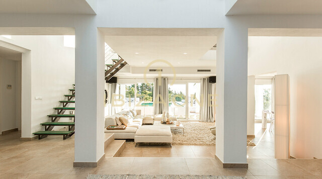 Villa de luxe avec vue sur la mer à louer à Cala Jondal, Ibiza
