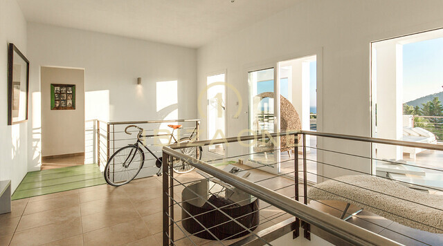 Villa di lusso con vista mare in affitto a Cala Jondal, Ibiza