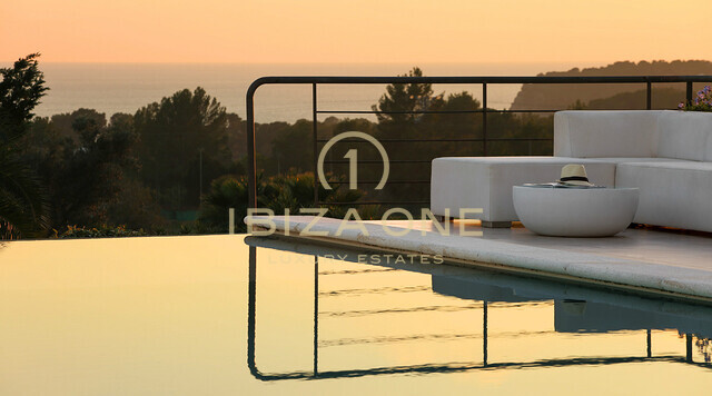 Luxuriöse Villa mit Meerblick in der Cala Jondal zu vermieten, Ibiza