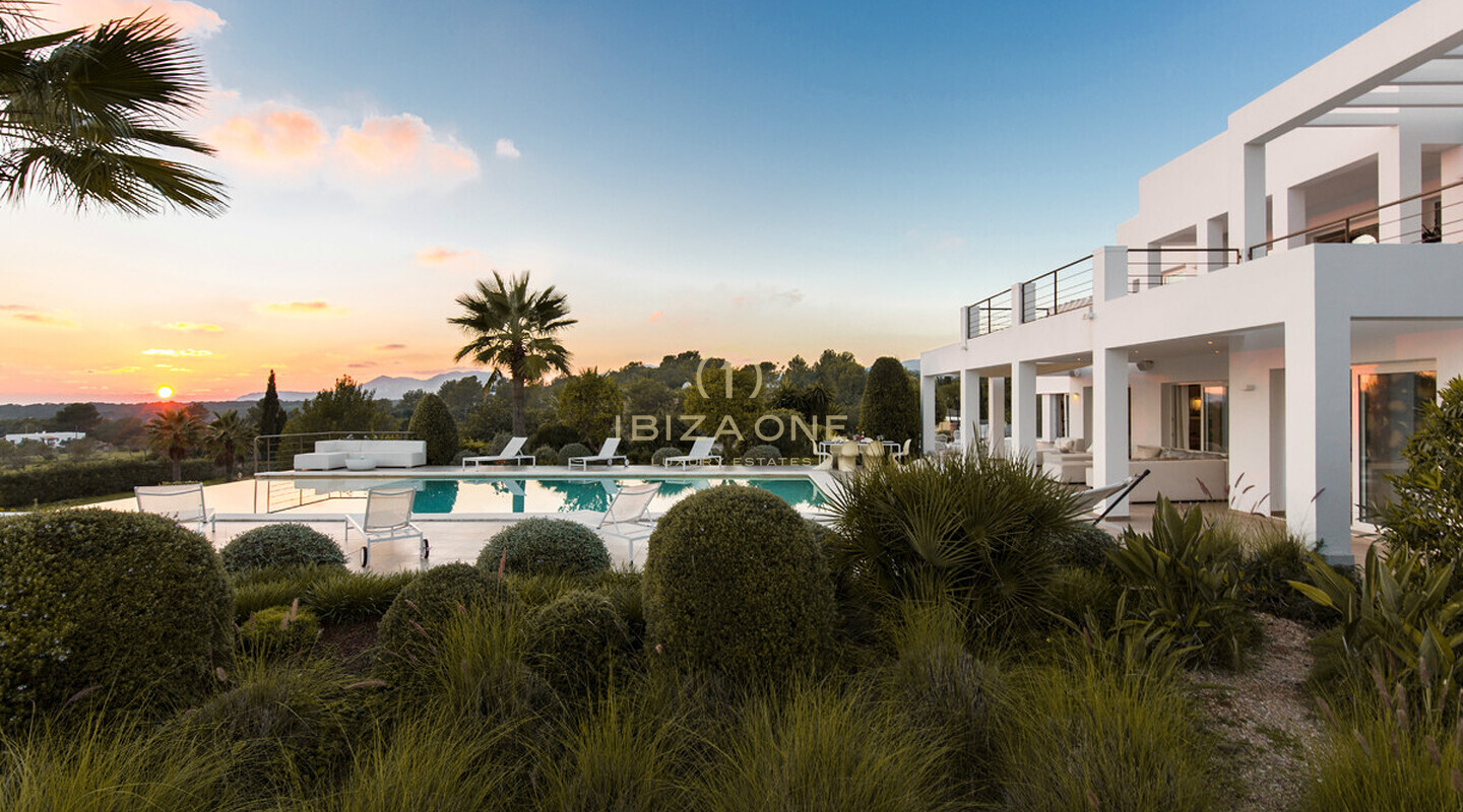 Villa de lujo con vistas al mar en Cala Jondal en alquiler, Ibiza
