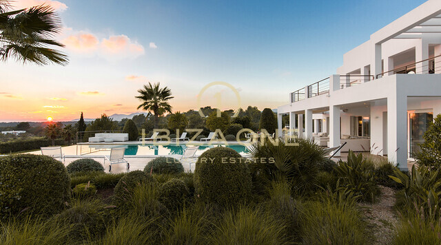 Luxuriöse Villa mit Meerblick in der Cala Jondal zu vermieten, Ibiza