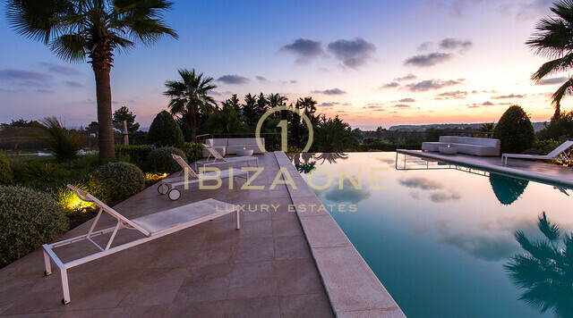 Villa di lusso con vista mare in affitto a Cala Jondal, Ibiza