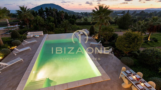 Villa de lujo con vistas al mar en Cala Jondal en alquiler, Ibiza
