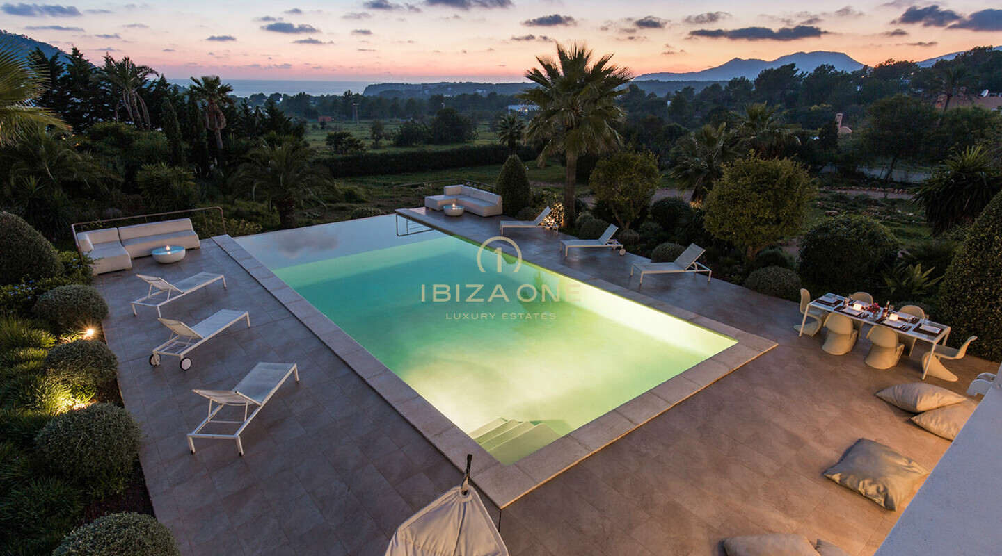 Villa de luxe avec vue sur la mer à louer à Cala Jondal, Ibiza