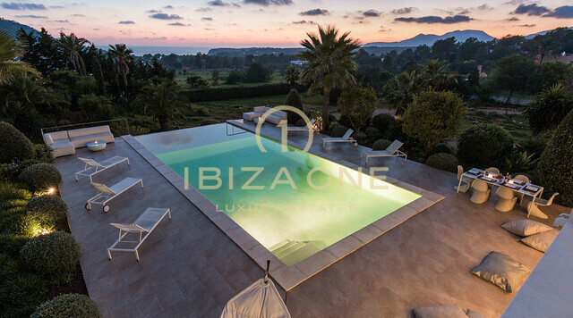 Villa de luxe avec vue sur la mer à louer à Cala Jondal, Ibiza