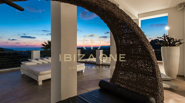 Villa de lujo con vistas al mar en Cala Jondal en alquiler, Ibiza