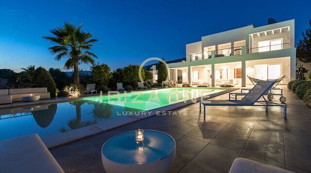 Villa de luxe avec vue sur la mer à louer à Cala Jondal, Ibiza
