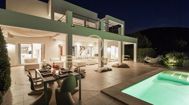 Villa de luxe avec vue sur la mer à louer à Cala Jondal, Ibiza