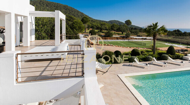 Luxuriöse Villa mit Meerblick in der Cala Jondal zu vermieten, Ibiza