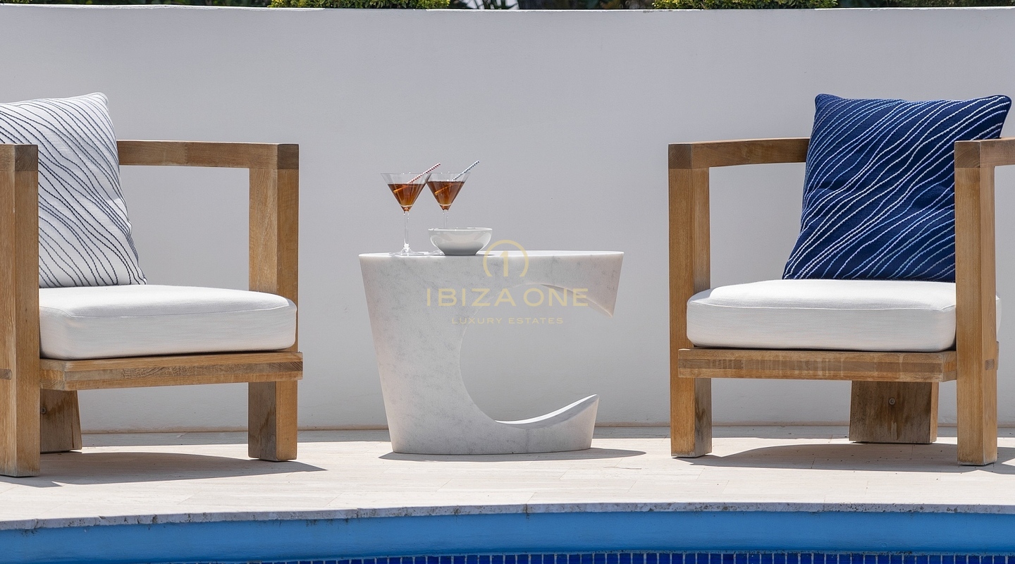 Eleganza pura: la villa di lusso più esclusiva di Ibiza in cima alla collina con vista panoramica sul mare e serenate al tramonto in affitto, Ibiza