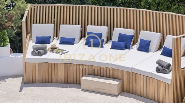 Eleganza pura: la villa di lusso più esclusiva di Ibiza in cima alla collina con vista panoramica sul mare e serenate al tramonto in affitto, Ibiza