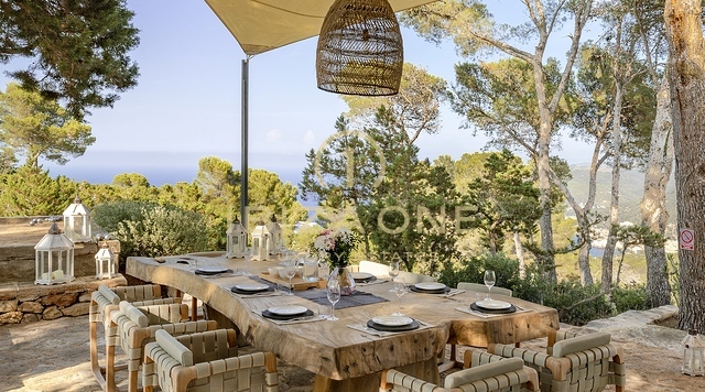 Eleganza pura: la villa di lusso più esclusiva di Ibiza in cima alla collina con vista panoramica sul mare e serenate al tramonto in affitto, Ibiza