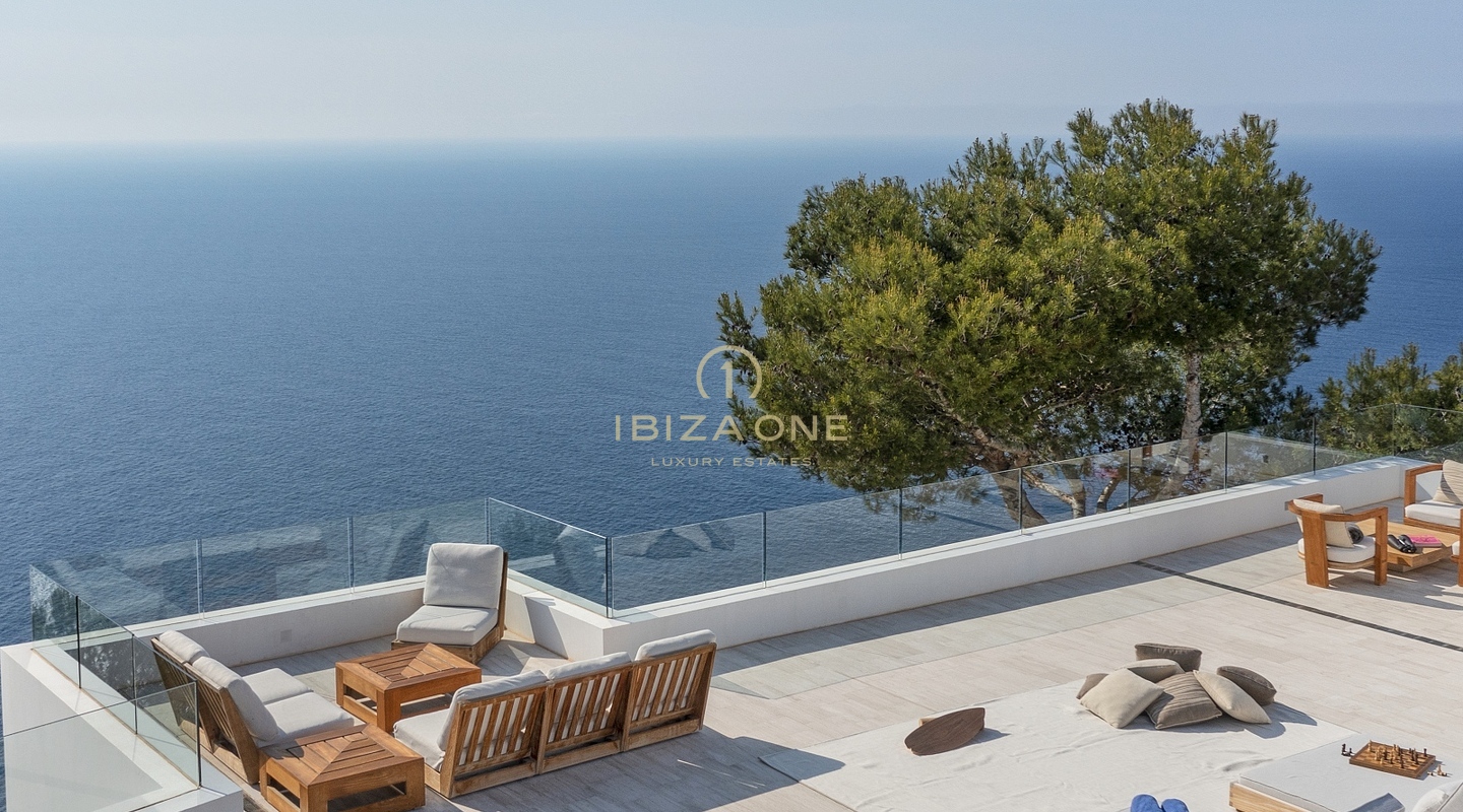 Pura elegancia: la mejor villa de lujo de Ibiza en la cima de una colina con vistas panorámicas al mar y serenatas al atardecer en alquiler, Ibiza