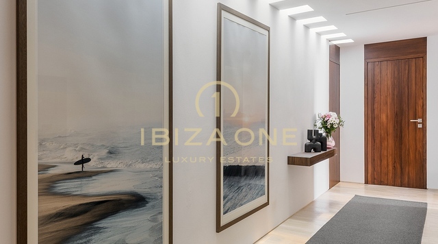 Pure elegantie: Ibiza's meest luxe villa op een heuveltop met panoramisch uitzicht op zee en serenades bij zonsondergang