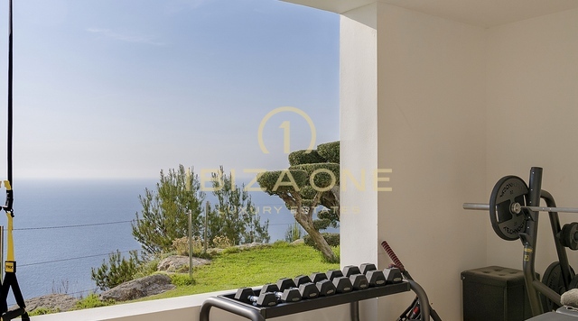 Pure elegantie: Ibiza's meest luxe villa op een heuveltop met panoramisch uitzicht op zee en serenades bij zonsondergang