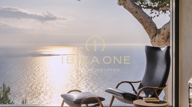 Pure elegantie: Ibiza's meest luxe villa op een heuveltop met panoramisch uitzicht op zee en serenades bij zonsondergang