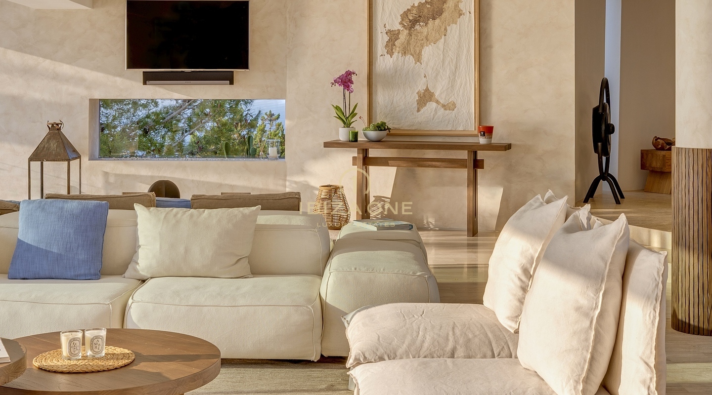 Eleganza pura: la villa di lusso più esclusiva di Ibiza in cima alla collina con vista panoramica sul mare e serenate al tramonto in affitto, Ibiza